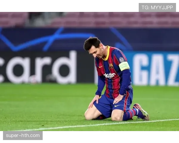 诺坎普球场大屏幕显示欧战积分榜，球迷关注联赛系数竞争